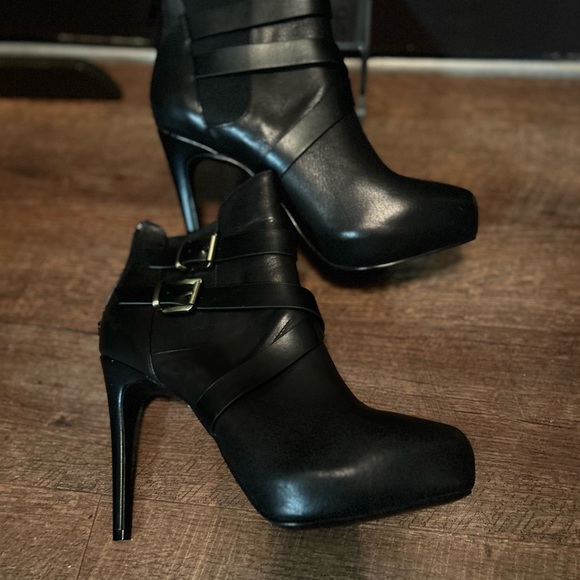 Charles David black hidden platform boot size 8.5.New - Picture 3 of 5